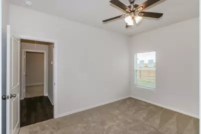 8102 Sunberry Shadow Drive, Houston, TX 77016 - Photo 13