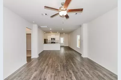 8102 Sunberry Shadow Drive, Houston, TX 77016 - Photo 5