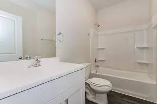 8102 Sunberry Shadow Dr, Houston, TX 77016 - Photo 15