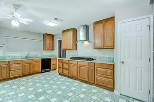 10995 Bonwell Loop, Kountze, TX 77625 - Photo 7