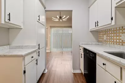 1818 Augusta Drive #13, Houston, TX 77057 - Photo 5