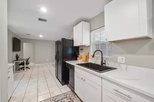 1337 Conrad Sauer Dr, Houston, TX 77043 - Photo 7