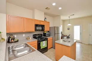 1706 Claremont Garden Cir, Houston, TX 77047 - Photo 7