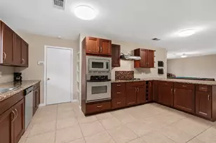 9546 Meadowvale Dr, Houston, TX 77063 - Photo 9