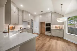 2 Gilded Crest Ct, The Woodlands, TX 77382 - Photo 15