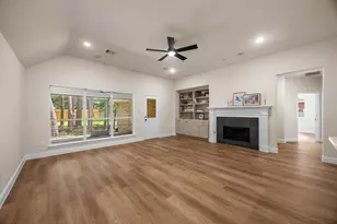 2 Gilded Crest Ct, The Woodlands, TX 77382 - Photo 13