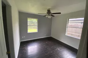 5711 Thrush Dr, Houston, TX 77033 - Photo 5