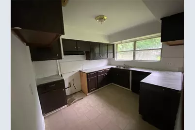 5711 Thrush Drive, Houston, TX 77033 - Photo 5