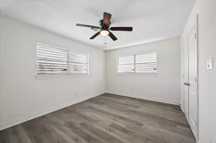 1079 Redfish St, Bayou Vista, TX 77563 - Photo 11