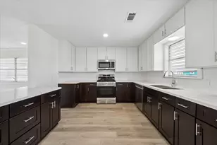 1079 Redfish St, Bayou Vista, TX 77563 - Photo 7