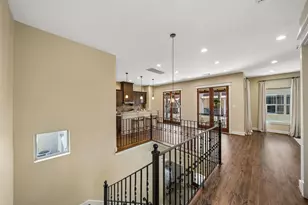 437 Jackson Hill St, Houston, TX 77007 - Photo 7