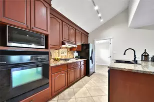 505 Seagrove St, La Porte, TX 77571 - Photo 3