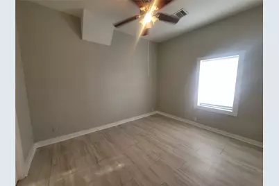 2526 3rd 1/2 Avenue N, Texas City, TX 77590 - Photo 5