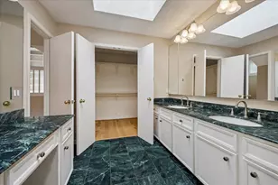 130 Sugar Berry Cir, Houston, TX 77024 - Photo 17