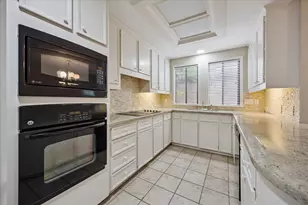 130 Sugar Berry Cir, Houston, TX 77024 - Photo 9