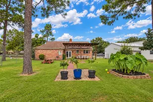 12315 Thaman Dr, Dickinson, TX 77539 - Photo 9