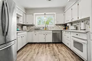 9907 Pinehurst St, Baytown, TX 77521 - Photo 15