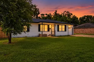 310 Nasturtium St, Lake Jackson, TX 77566 - Photo 1