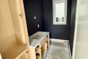 1002 E 6th 1/2 St, Houston, TX 77009 - Photo 13