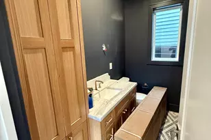 1002 E 6th 1/2 St, Houston, TX 77009 - Photo 7