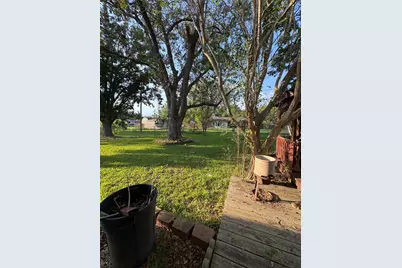 212 E Elizabeth Avenue, Palacios, TX 77465 - Photo 3