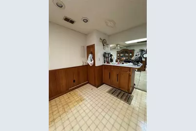 212 E Elizabeth Avenue, Palacios, TX 77465 - Photo 9