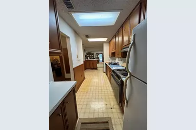 212 E Elizabeth Avenue, Palacios, TX 77465 - Photo 13