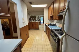 212 E Elizabeth Ave, Palacios, TX 77465 - Photo 13