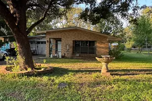 212 E Elizabeth Ave, Palacios, TX 77465 - Photo 1