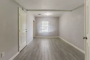 5009 Bataan Rd, Houston, TX 77033 - Photo 11