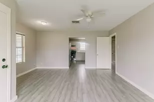 5009 Bataan Rd, Houston, TX 77033 - Photo 7