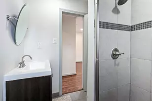 2306 Addison Rd, Houston, TX 77030 - Photo 5