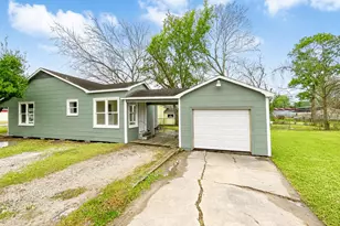 302 S 5th St, La Porte, TX 77571 - Photo 3