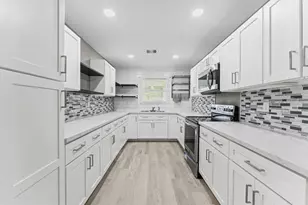 10402 Wicklowe St, Houston, TX 77016 - Photo 9