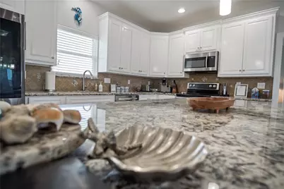 956 Biscayne, Crystal Beach, TX 77650 - Photo 5