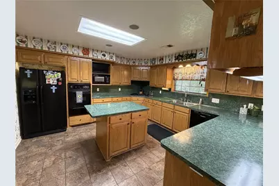 108 Meadow Drive, Schulenburg, TX 78956 - Photo 11