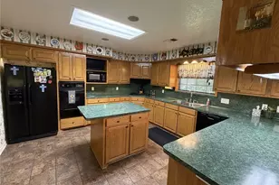 108 Meadow Dr, Schulenburg, TX 78956 - Photo 11