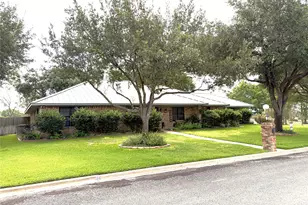 108 Meadow Dr, Schulenburg, TX 78956 - Photo 3