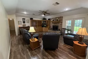 108 Meadow Dr, Schulenburg, TX 78956 - Photo 9