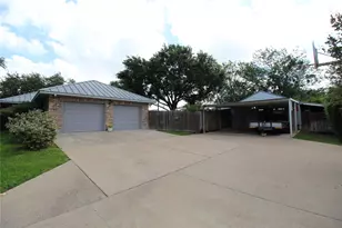 108 Meadow Dr, Schulenburg, TX 78956 - Photo 37