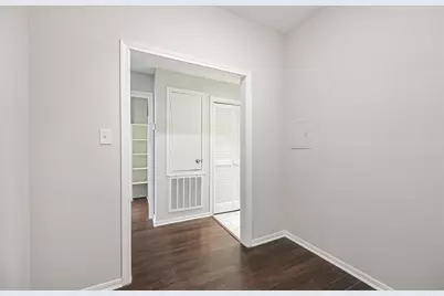 11711 Memorial Drive #84, Houston, TX 77024 - Photo 13