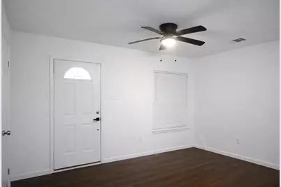 916 Parkway Street, Baytown, TX 77520 - Photo 3