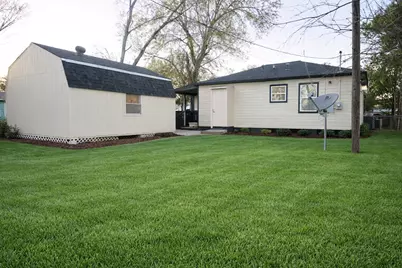 916 Parkway Street, Baytown, TX 77520 - Photo 25
