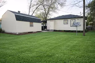 916 Parkway St, Baytown, TX 77520 - Photo 25