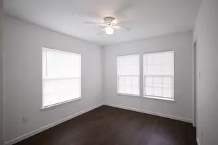 916 Parkway St, Baytown, TX 77520 - Photo 9