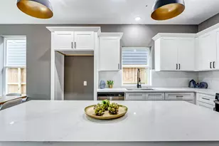 8027 Betty Boop St, Houston, TX 77028 - Photo 9