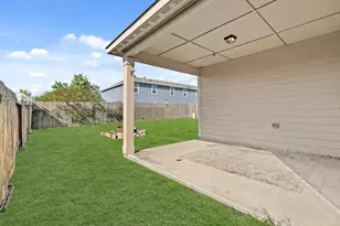 718 Crystal Lakes Dr, Brookshire, TX 77423 - Photo 19