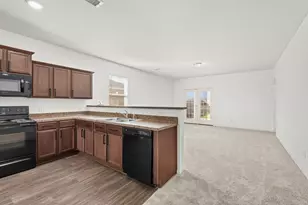 718 Crystal Lakes Dr, Brookshire, TX 77423 - Photo 9