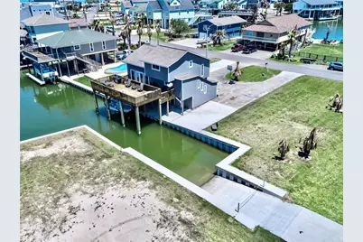 303 Tahiti, Tiki Island, TX 77554 - Photo 3