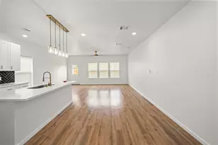 6719 Roanoke St, Houston, TX 77028 - Photo 5